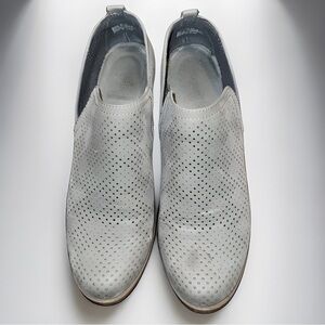 Baretraps - open sides gray booties - size 8